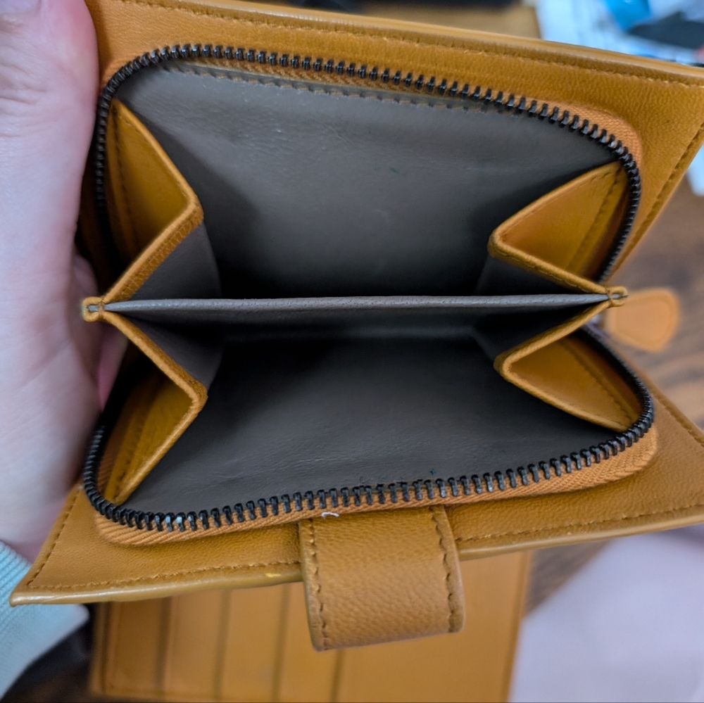 BOTTEGA VENETA Intrecciato Leather Wallet - Picture 6 of 8